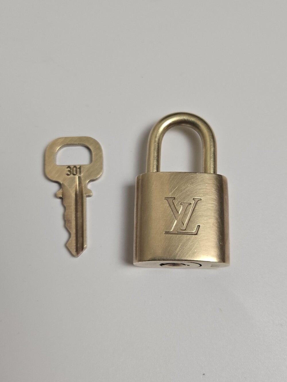 Louis Vuitton Lock and Key #301 Gold Brass Padlock Authentic - Picture 3 of 7